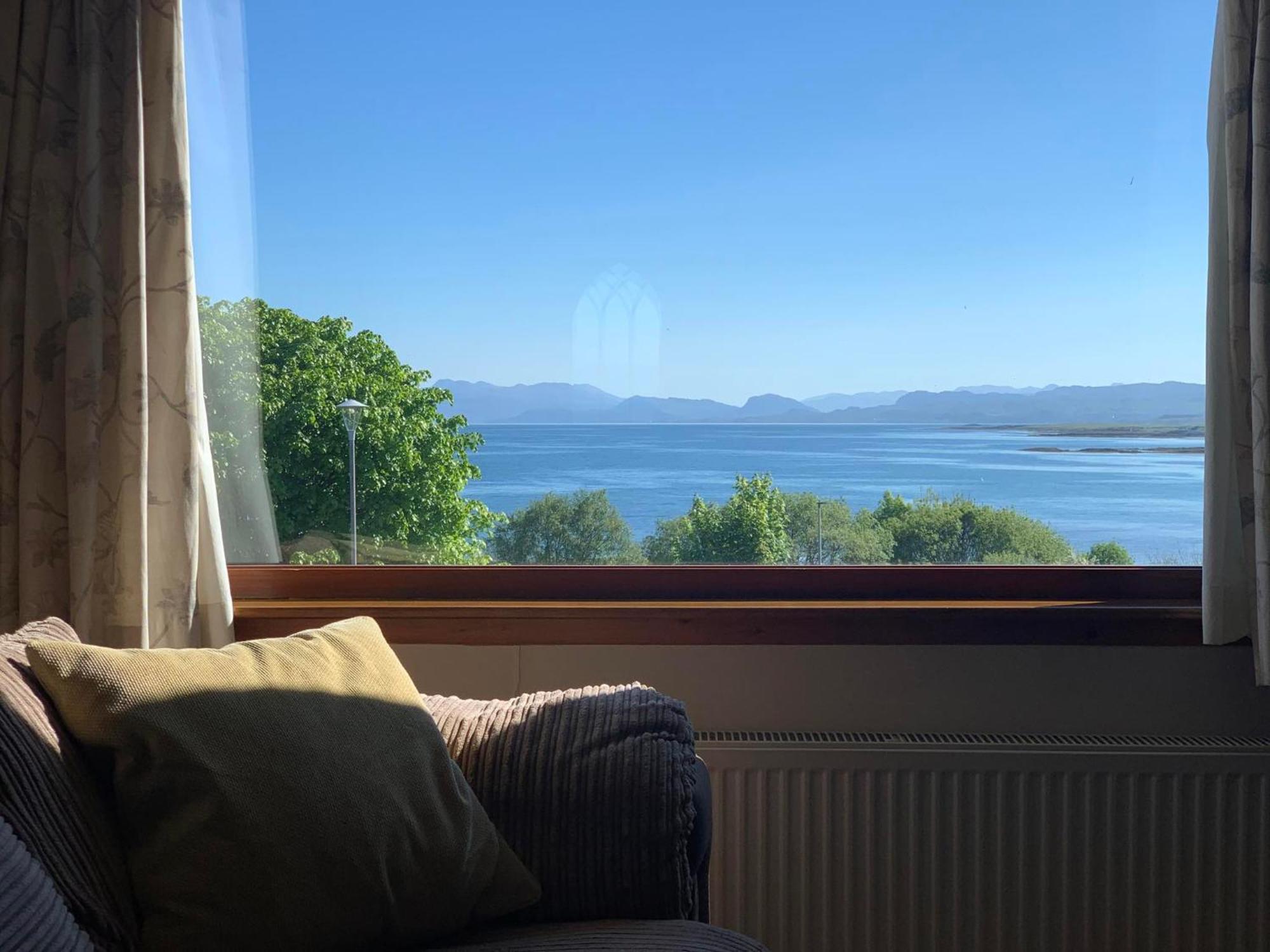 Skye Basecamp Hostel, Broadford Bay, Isle Of Skye ภายนอก รูปภาพ