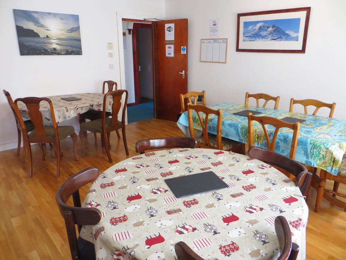 Skye Basecamp Hostel, Broadford Bay, Isle Of Skye ภายนอก รูปภาพ